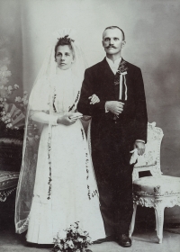 The wedding photograph of Karel's grandparents Čeňek Pičmana and Marie Votočková, Jablonec nad Jizerou, beginning of the 20th century