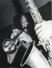 Karel Pičman v Podhůří na zábavě s kapelou Alfa club, 70. léta