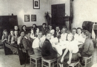 The pupils of a one year course at the city school in Jablonec nad Jizerou, Karel Pičman is in front of the fireplace between the girls, 1948