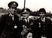 Letecký den na letišti Líně, vpravo Jiří Jogl, uprostřed generál Antonín Liška, vlevo velitel vzdušných sil generál Ladislav Klíma (rok 1999)
