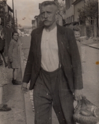 Dědeček Peter Heidr v Hossenu v Německu