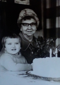 Jitka Vávrová in the early 1970s with her aunt Anežka Karasová, sister of the executed Antonín Zavřel