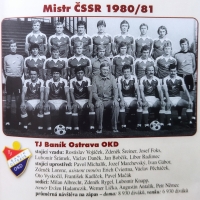 Baník Ostrava v mistrovské sezóně 1980/1981. Verner Lička sedí dole třetí zprava