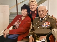 Pamětnice v červeném s generálem Masopustem 2019