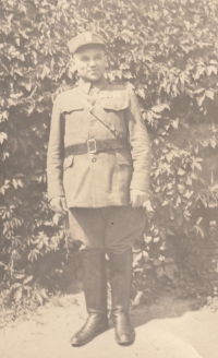 Legionář Karel Dejmal v Užhorodě kolem roku 1923