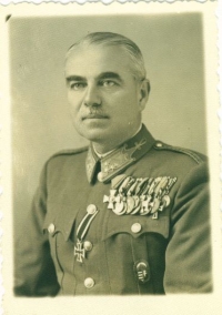 Kálmán Mikecz, serving in the Second World War as a high-ranked military officer, with military successes against the Soviet army. From 1945 to 1948, prisoner of war.
