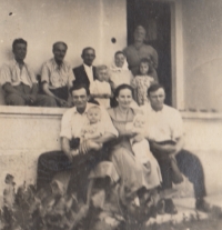 From a visit to Comanesti. On the balcony on the left sits the Fikl family's neighbor, Visket, Rudolf Fikl and his wife, and in front of them Věra Jágrová and the sister of the witness Margareta. From the bottom left, Feri Visket with a child, Kristýna Fiklová with her son Josef and next to František Fikl, Comanesti - Romania, circa 1953
