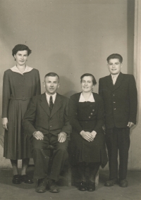 Rodina Riedlových – matka Frieda, sourozenci Anna a Edvin, otec Gustav