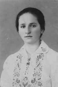 Mother of the witness in her youth, undated