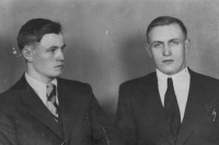 On the left the witness's father together with his brother Ernest, Eibentál, 1939
