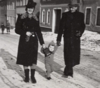Mrs. and Mr. Zavřel with their son in 1940