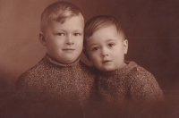 Bratři Eustach a Milan Broulíkovi, rok 1943.