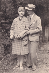Rodiče pamětníka Věra a Eustach Broulíkovi, okolo roku 1935.