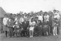 Hromadná svatební fotografie v Bylnici - 16. května 1964