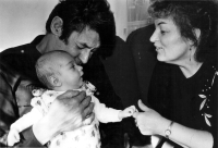 Anděla Bečicová s manželem a vnuk Dominik, rok 1988