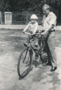 S otcem Josefem Kolářem, 1964