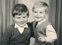 S bratrem Pavlem (vpravo), cca 1968