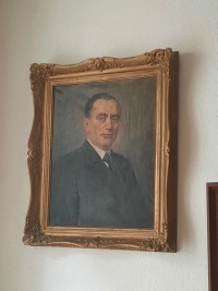 Mikecz Ödön, Magyarország igazságügyminisztere (1938), az interjút adó Mikecz Teodóra apja.