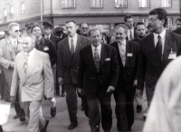 Stanislav Navrátil s Václavem Havlem / Bruntál / 1995. Je vpravo od prezidenta