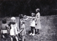 Jarmila Sikorová ve škole / Hrčava / kolem roku 1957