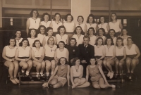 Sokol, 1946, škola cvičitelek, Eva Potůčková zcela vlevo