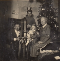 Christmas with family, Arnultovice, 1959