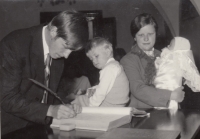 Vítání občánků v Hostinném, 1971