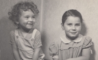 Jiří Löwy se svou o čtyři roky starší sestrou Věrou v roce 1959