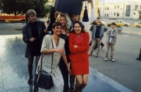 2000, червень — Київ, Могилянка, випускниці — Ганна Довбах друга справа
