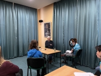 Bohumír Roedl s žákovským týmem při nahrávání rozhovoru