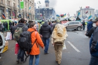 2014, 19 лютого — Київ, Майдан — Ганна Довбах (в помаранчевій куртці з чорним наплечником)