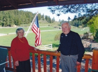 Magdalena Ženčáková s páterem Zlámalem na návštěvě syna v USA. Rok 2006