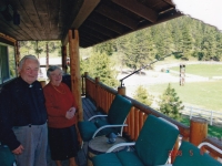 Magdalena Ženčáková s páterem Zlámalem na návštěvě syna v USA. Rok 2006