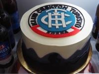 90. narozeniny Zdeny Krejčíkové, dort od Klubu českých turistů