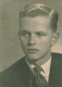 Samuel Machek na maturitní fotografii, 1951