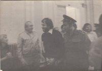 Jiří Wonka, za ním Pavel Wonka. S Dušanem a Hanou Juptnerovou jezdili k soudu, Praha, asi 1988