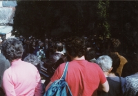 Účastníci pohřbu  Pavla Wonky, Vrchlabí, 1988