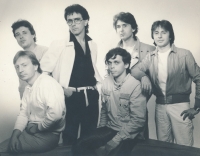 Josef Štágr (třetí zleva) a skupina Tutti, nakonec profesionálně nevystupovali, cca 1984
