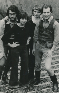 Josef Štágr (zcela vlevo) a hudební skupina Planety kolem roku 1977