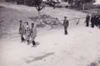 Pohřeb po masakru v Kožušanech, 16. května 1945