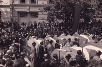 Pohřeb po masakru v Kožušanech, 16. května 1945