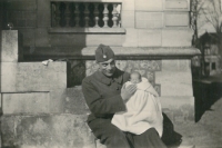 S tatínkem Romanem Lenardem, Paříž březen 1940