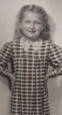 Anna Staňková, 8 let, rok 1943