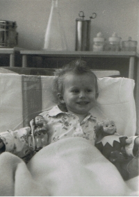 Dětský pacient probuzen po havárii, ARO, nemocnice Ústí nad Orlicí, 70. léta