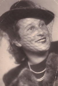 Ella Ornsteinová, 1945