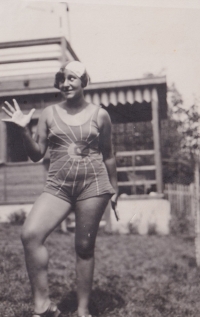 Ella Ornsteinová Machová, foceno před válkou