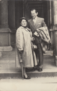 Ella Ornsteinová Machová, Bohumil Jun, 50. léta Karlovy Vary