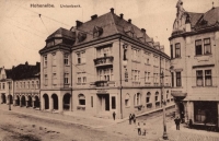 Pobočka Boehmische-Union-Bank , Hohenelbe, dnes Vrchlabí, před rokem 1918. Karel Lustig, dědeček André Lenarda, zde pracoval jako ředitel banky