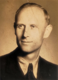 Tchán pamětnice František Louda, který nechal postavit rodinný dům ve Vzdušné ulici (dříve Luftgasse) v Jablonci, v němž pamětnice žije