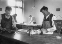 Pracovníci rukavičkárny, po roce 1948